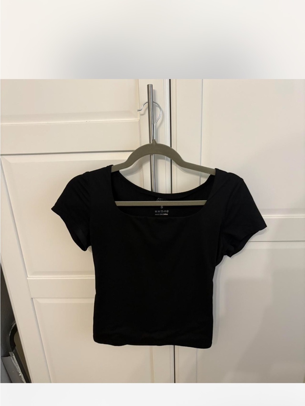 Women's Black Scoop Neck Short Sleeve Top